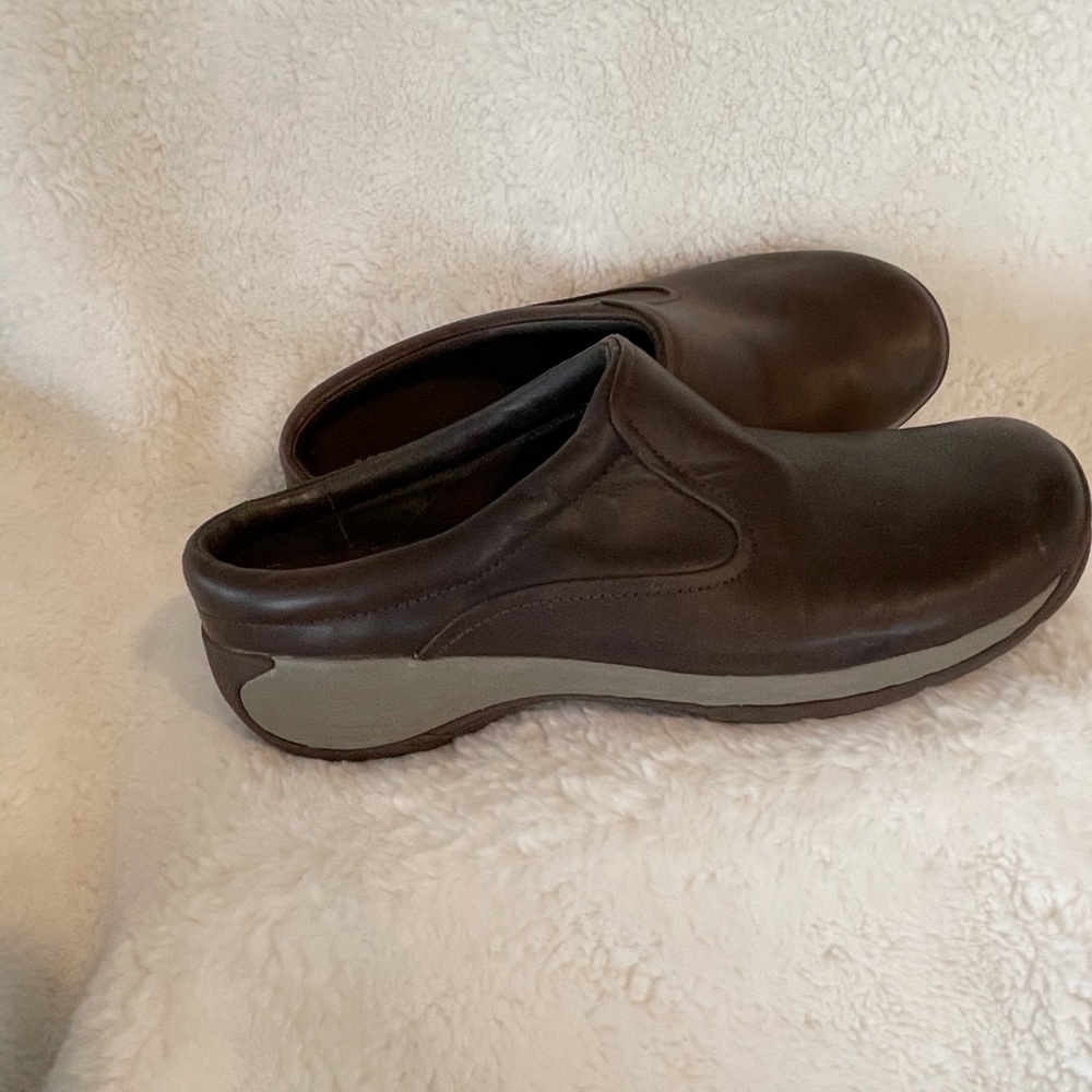 Shoes - Picture 3 of 4